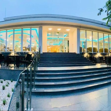 Fenyves Szalloda Es Konferencia-Koezpont Baktaloranthaza Ngoại thất bức ảnh