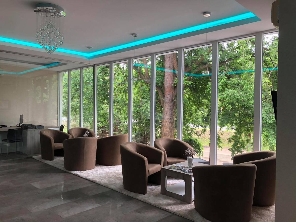 Fenyves Szalloda Es Konferencia-Koezpont Baktaloranthaza Ngoại thất bức ảnh